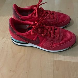 Red Nike vintage sneakers